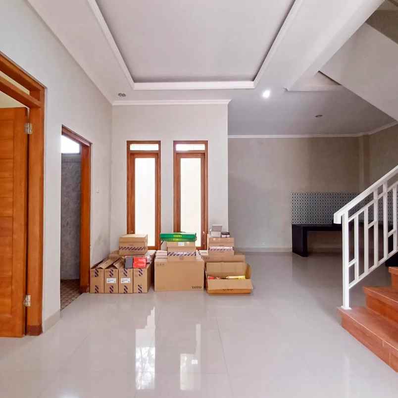 dijual rumah di sleman dekat dengan plaza ambarrukma