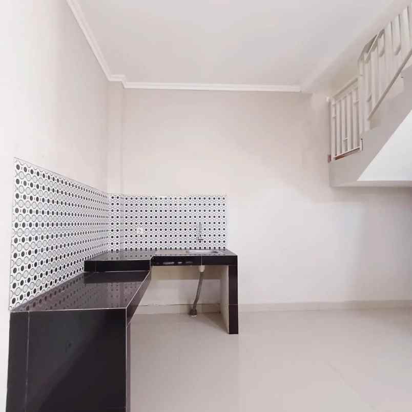 dijual rumah di sleman dekat dengan plaza ambarrukma