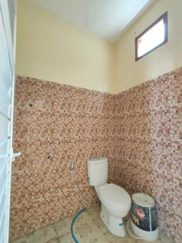 dijual rumah donotirto