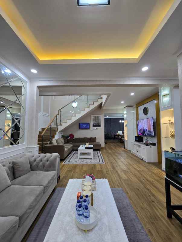 dijual rumah duren sawit