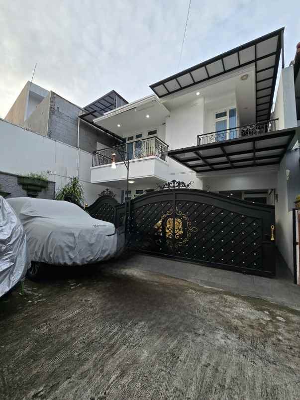 dijual rumah duren sawit