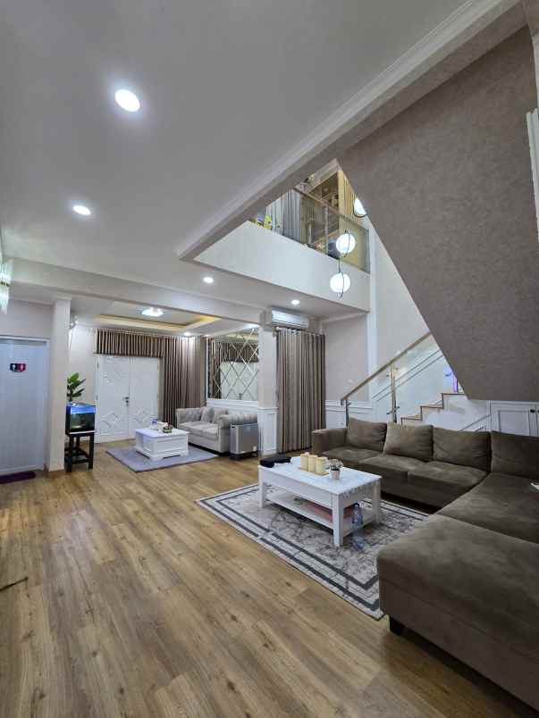 dijual rumah duren sawit