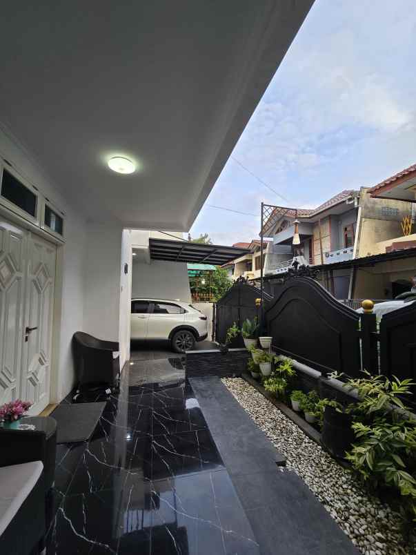 dijual rumah duren sawit