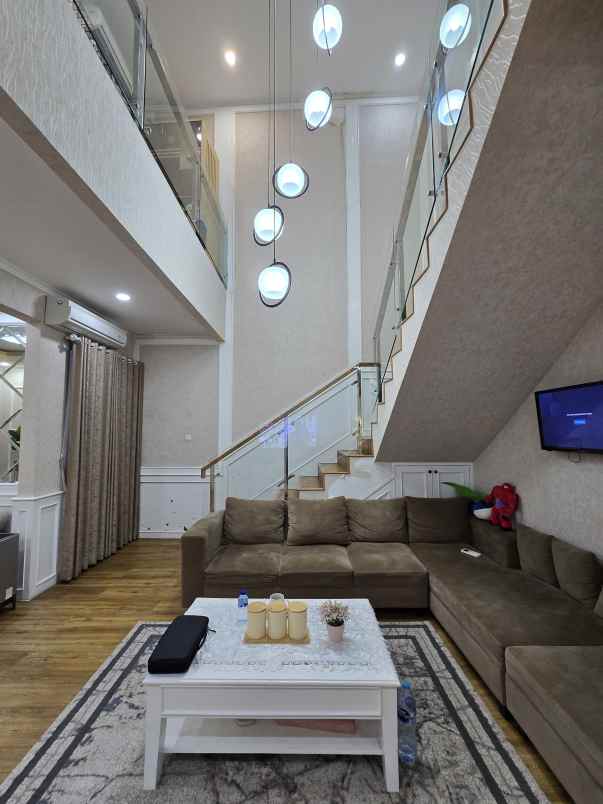 dijual rumah duren sawit