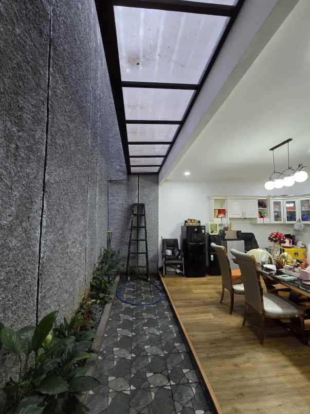 dijual rumah duren sawit