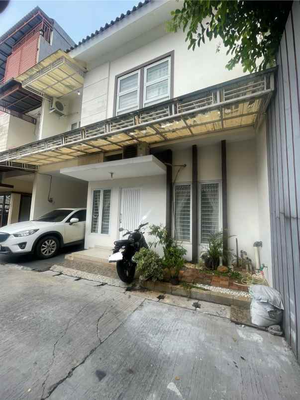 dijual rumah duren sawit