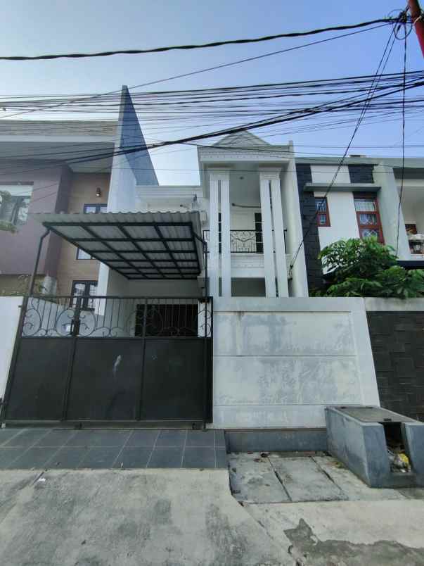 dijual rumah duren sawit