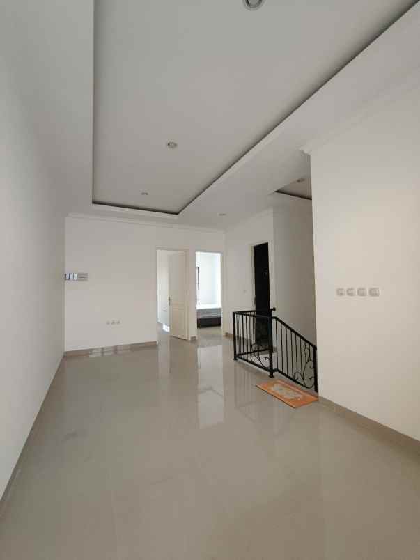 dijual rumah duren sawit