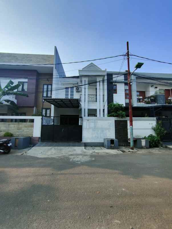 dijual rumah duren sawit