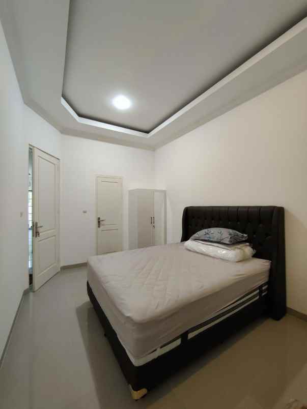 dijual rumah duren sawit