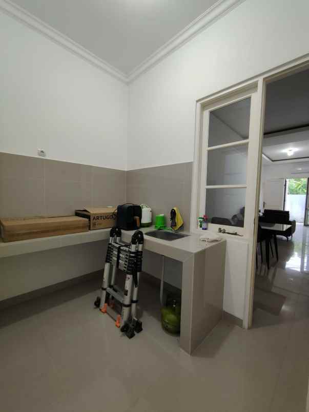 dijual rumah duren sawit