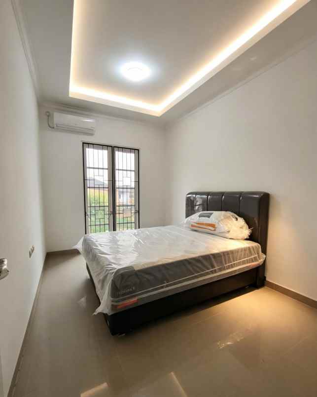 dijual rumah duren sawit