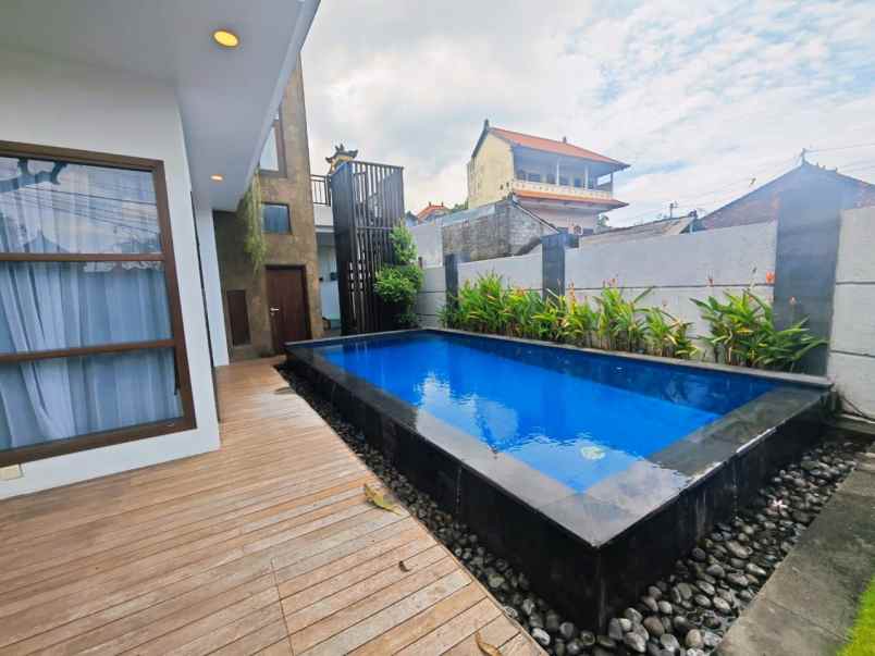 dijual rumah gatot subroto barat