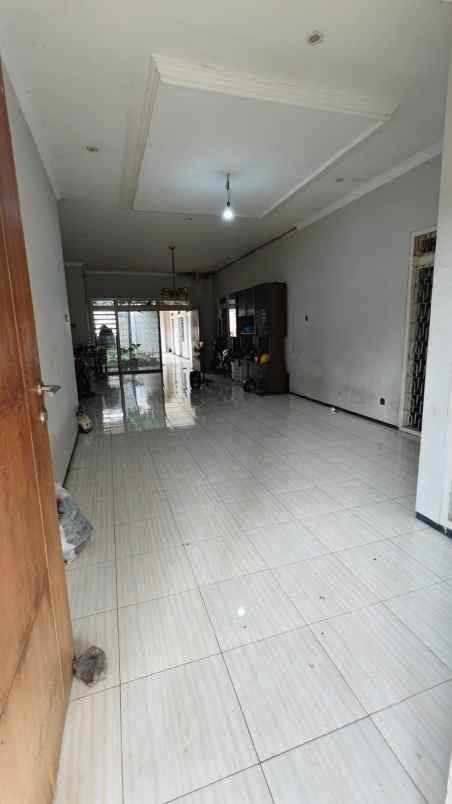 dijual rumah gayung kebonsari