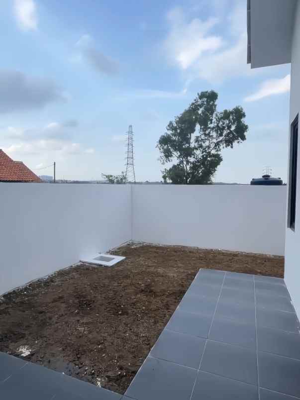 dijual rumah gedawang