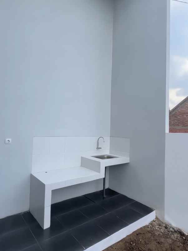 dijual rumah gedawang