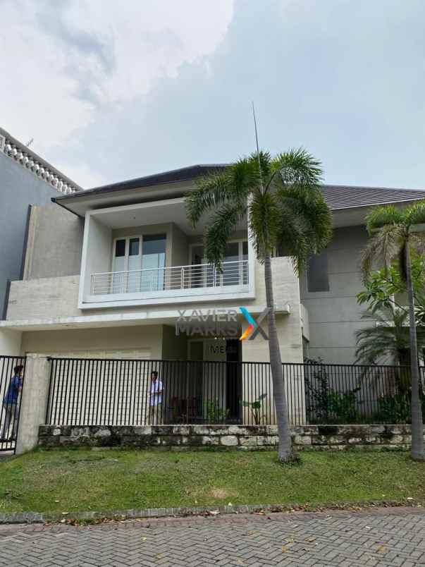 dijual rumah graha famili