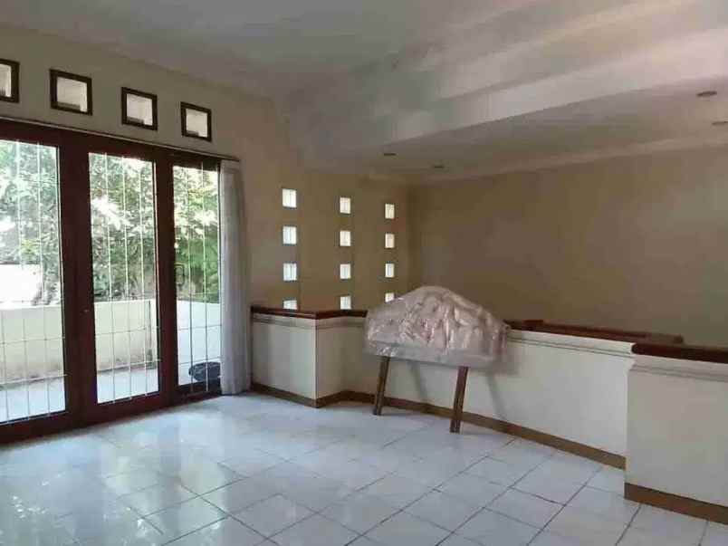 dijual rumah graha famili