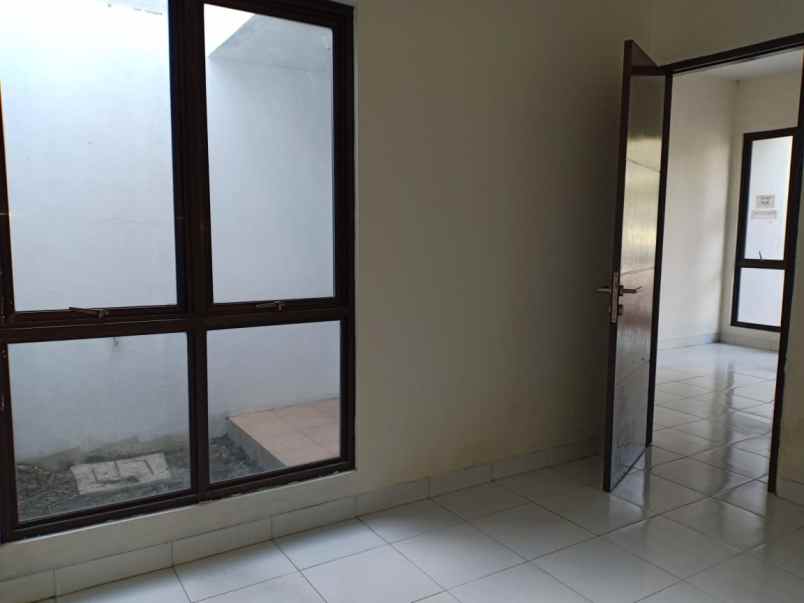 dijual rumah grand batavia garden jalan