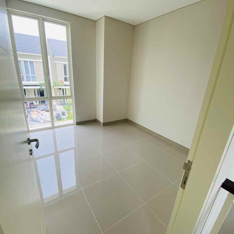 dijual rumah greenlake citraland