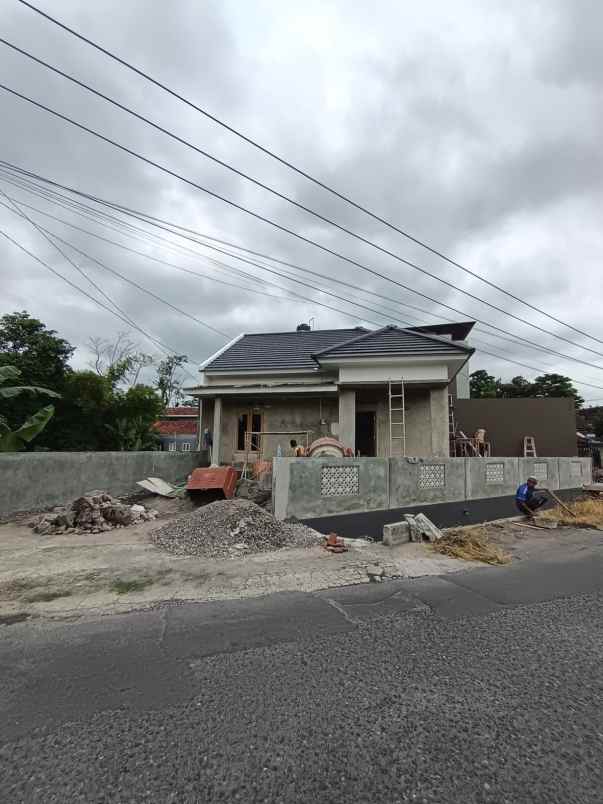 dijual rumah gremeng