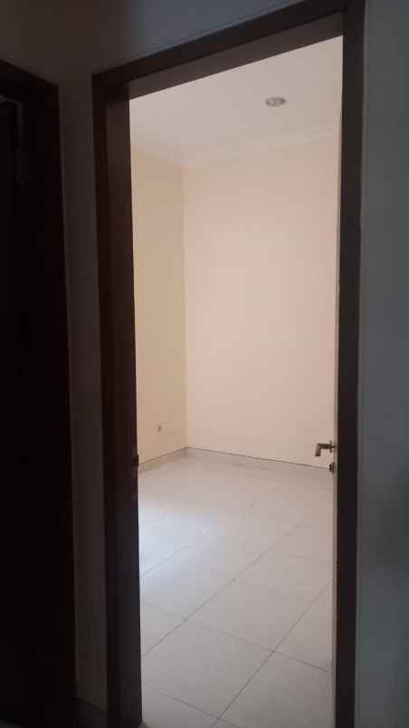 dijual rumah griya asri pakuwon city