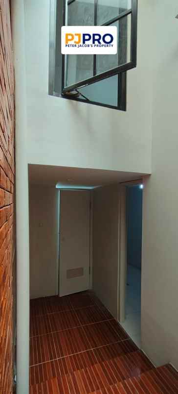 dijual rumah harapan indah