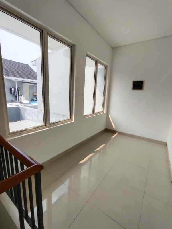 dijual rumah harapan indah cluster neo