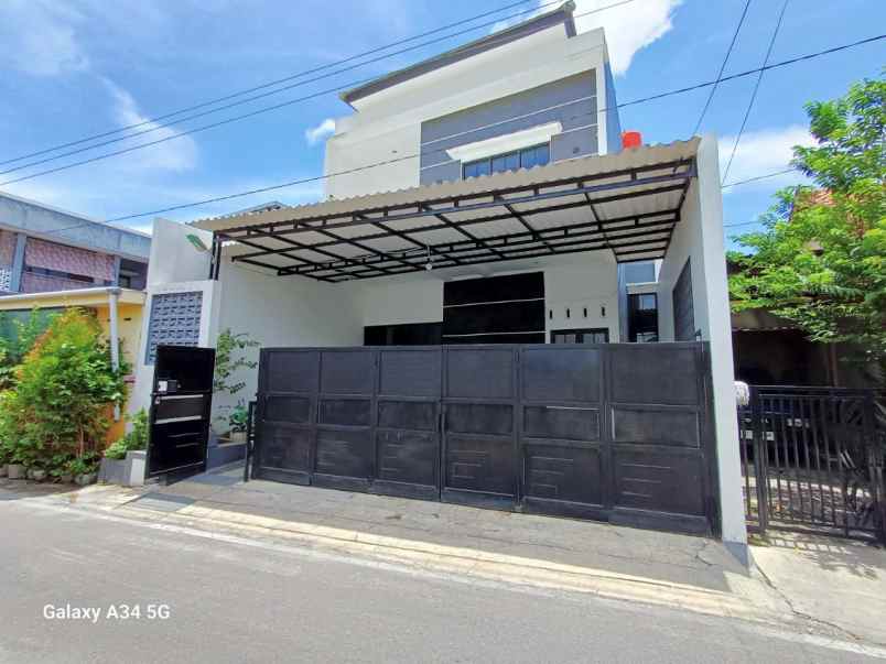 dijual rumah jajar laweyan surakarta