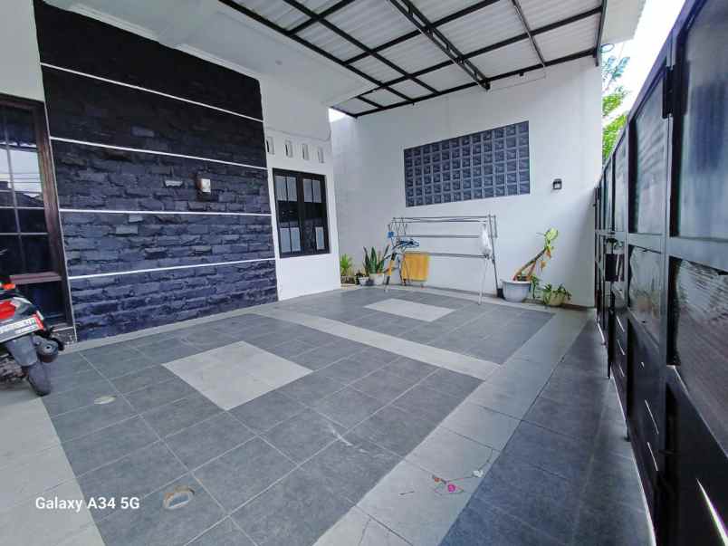 dijual rumah jajar laweyan surakarta