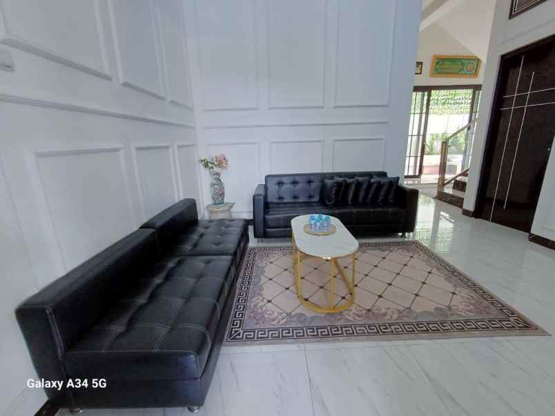 dijual rumah jajar laweyan surakarta