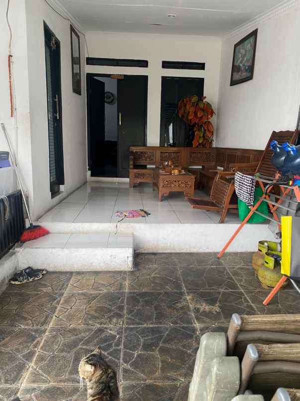 dijual rumah jalan betet raya komplek