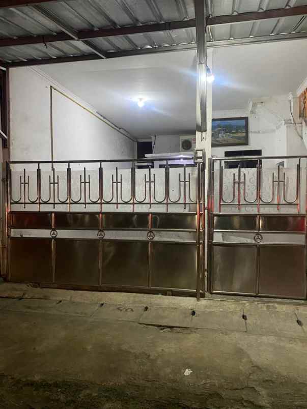 dijual rumah jalan betet raya komplek