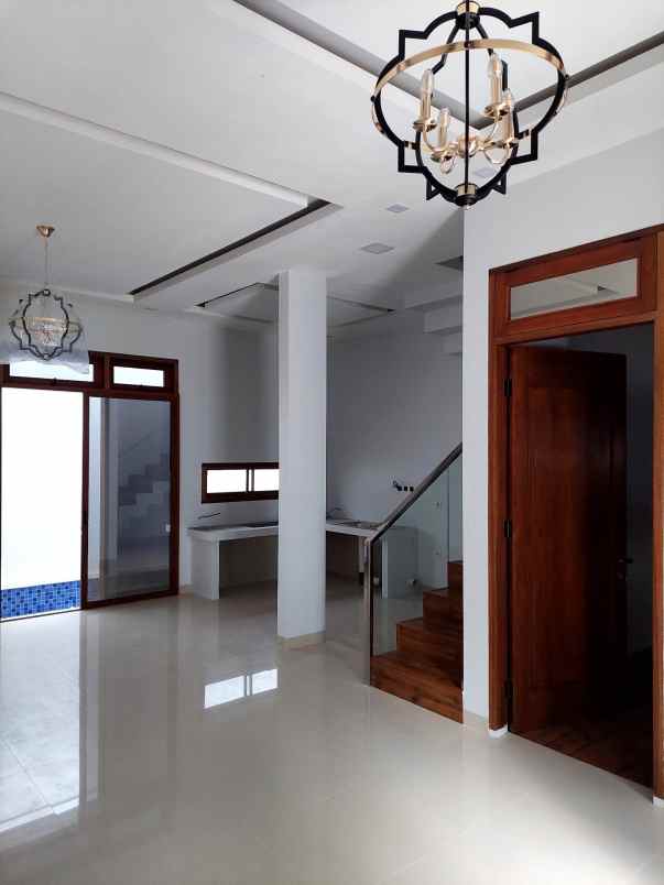 dijual rumah jalan nangka jalan amal