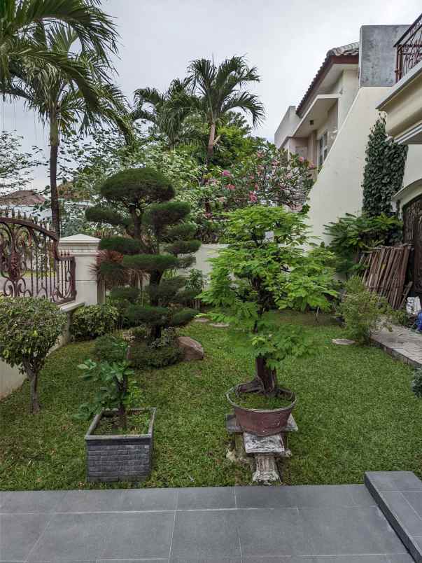 dijual rumah jalan pakuwon city