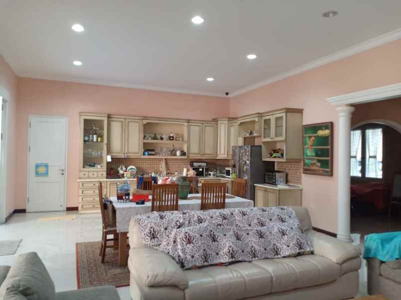 dijual rumah jalan raya antasari