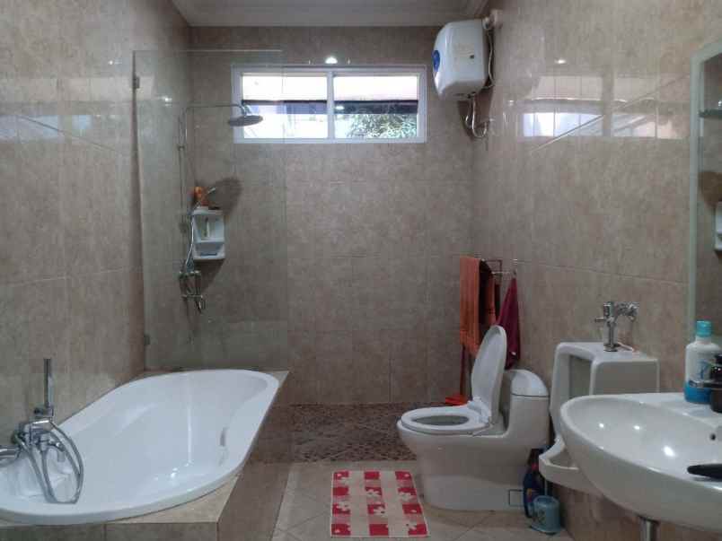 dijual rumah jalan raya antasari