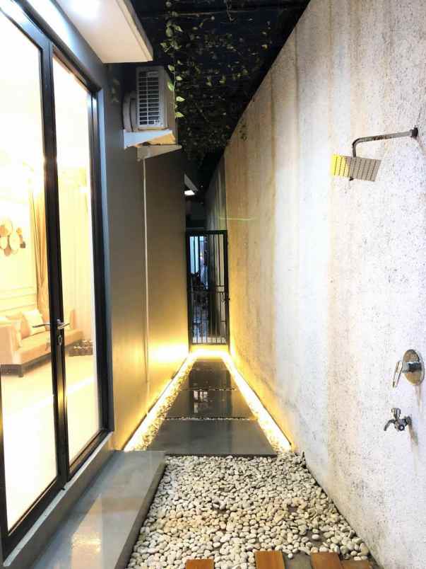 dijual rumah jalan raya jagakarsa