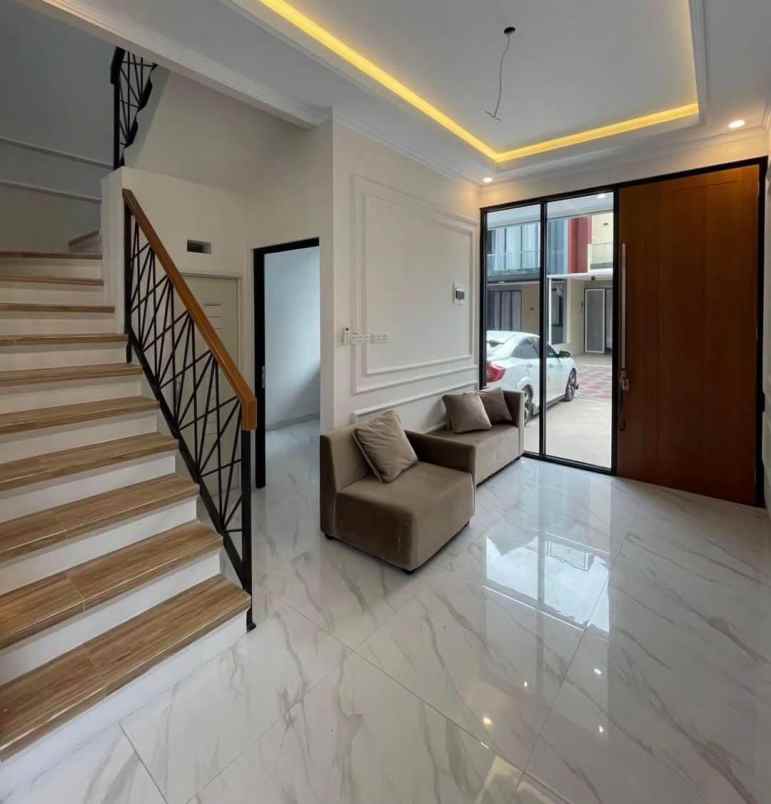 dijual rumah jalan raya jagakarsa