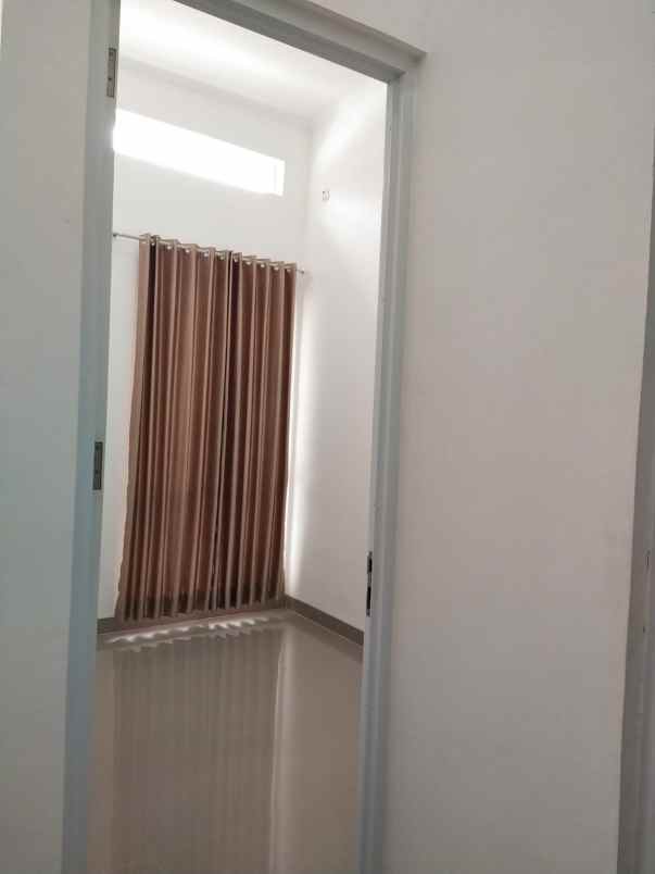 dijual rumah jalan raya pamulang