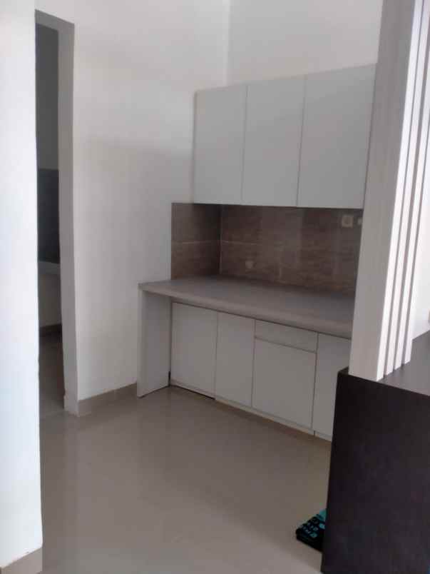 dijual rumah jalan raya pamulang