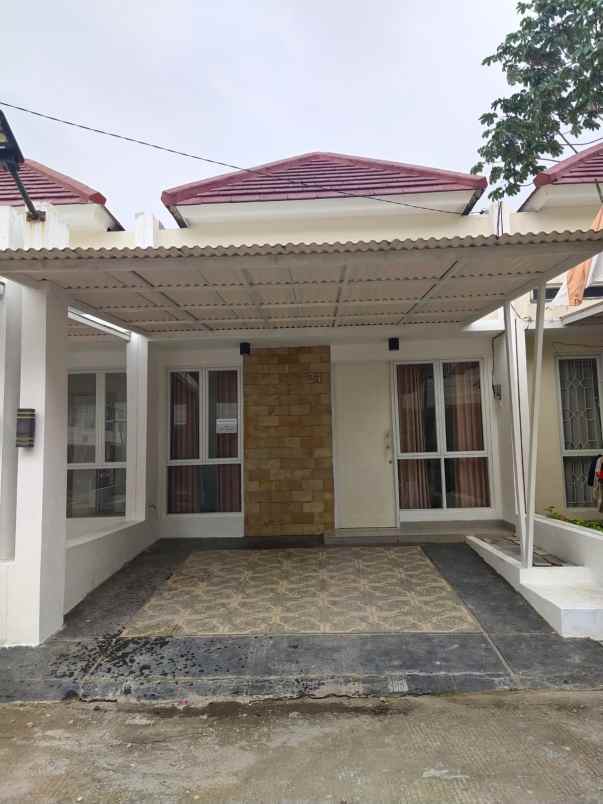 dijual rumah jalan raya pamulang