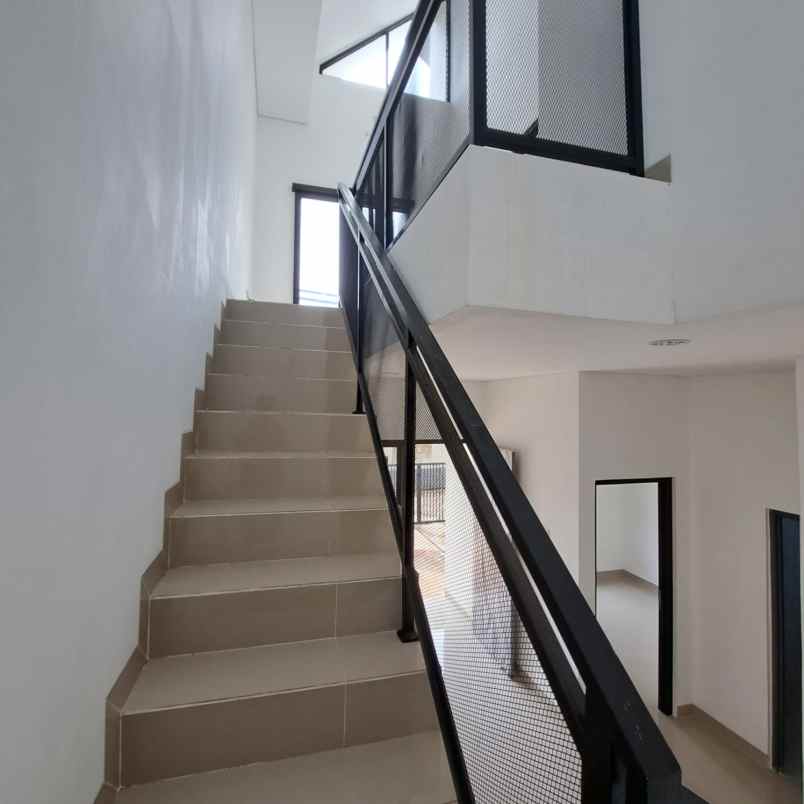 dijual rumah jalan raya parpostel