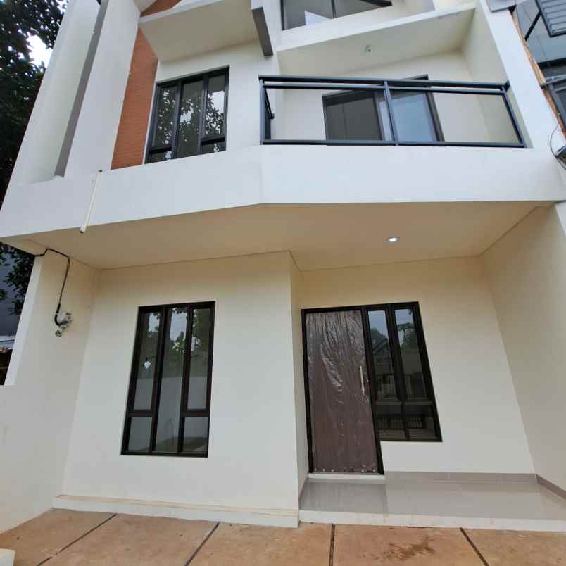 dijual rumah jalan raya parpostel