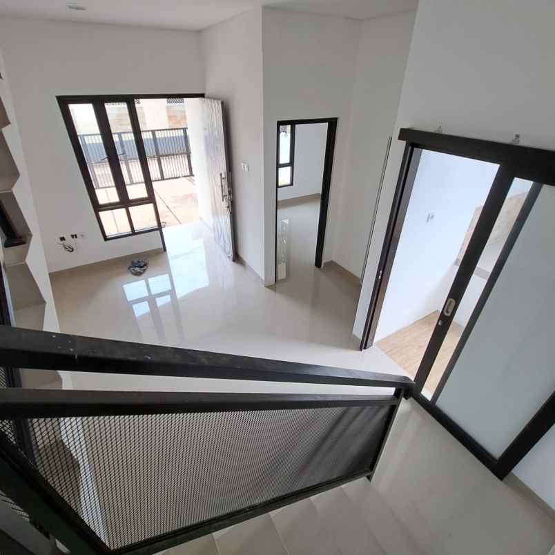 dijual rumah jalan raya parpostel