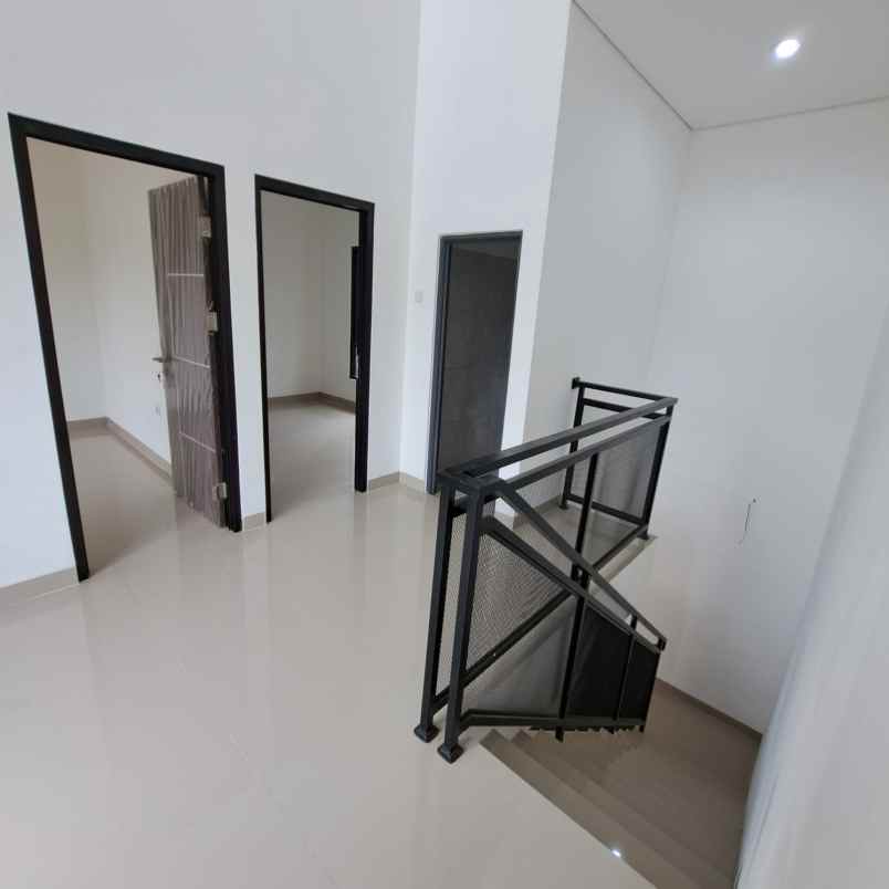 dijual rumah jalan raya parpostel