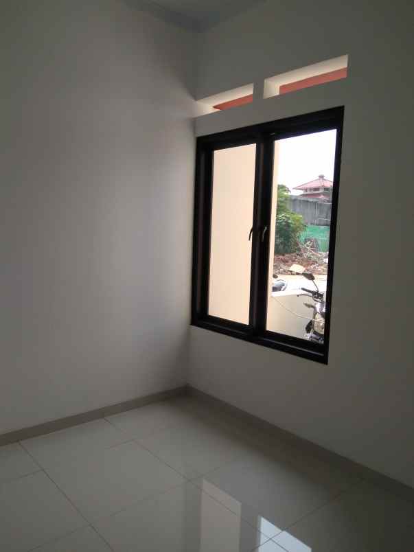 dijual rumah jalan raya patriot