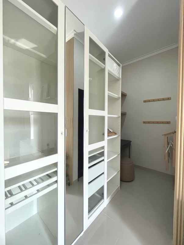 dijual rumah jalan raya serua ciputat