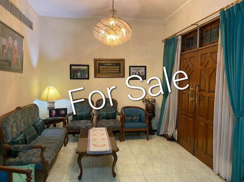 dijual rumah jalan residen sudirman