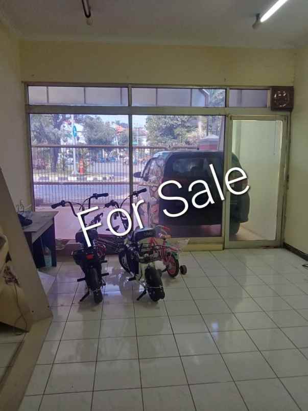 dijual rumah jalan residen sudirman